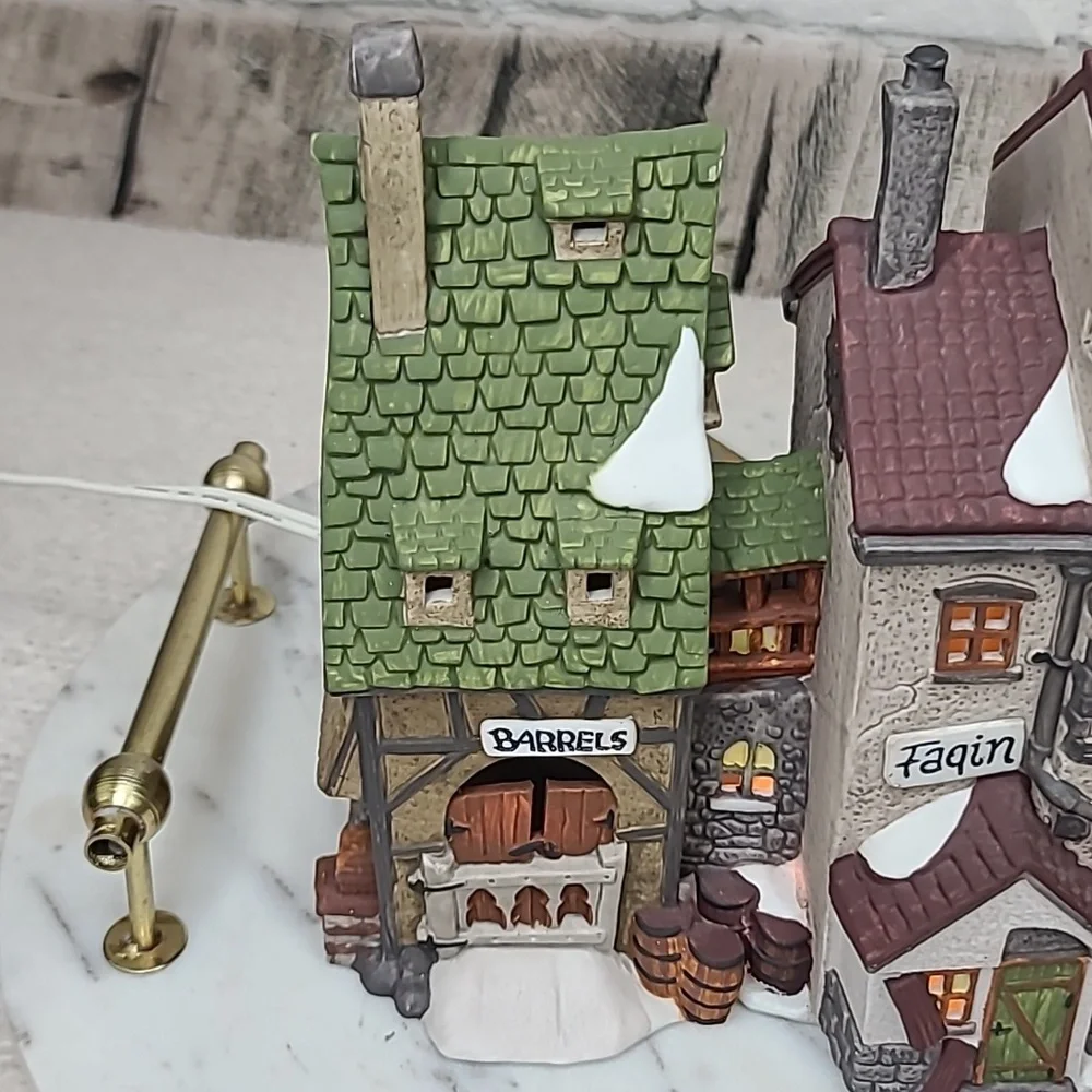 Department 56 Vtg Heritage Village Collection Oliver Twist 